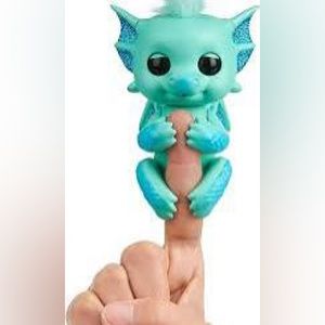 Wowee Fingerlings Baby Noa Glitter Dragon green blue interactive electronic toy